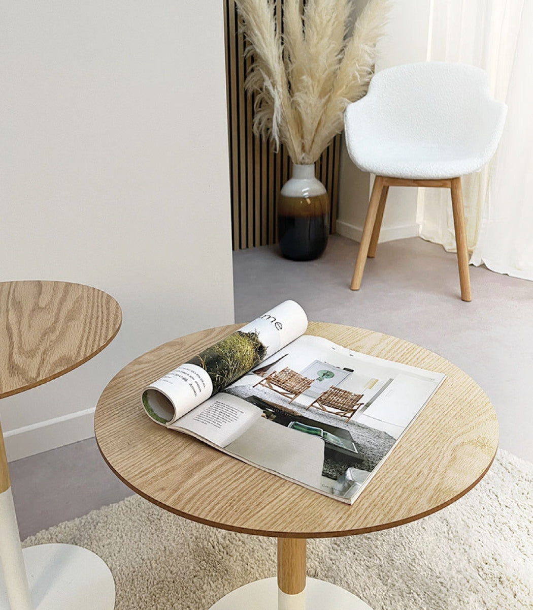 Table basse design ronde 'DILA H40' en bois finition naturelle et métal blanc