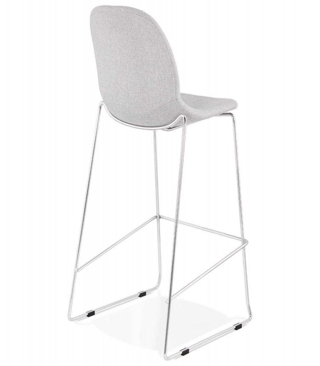 Tabouret de bar empilable 'FAKIR' en tissu gris clair et pied en métal chromé