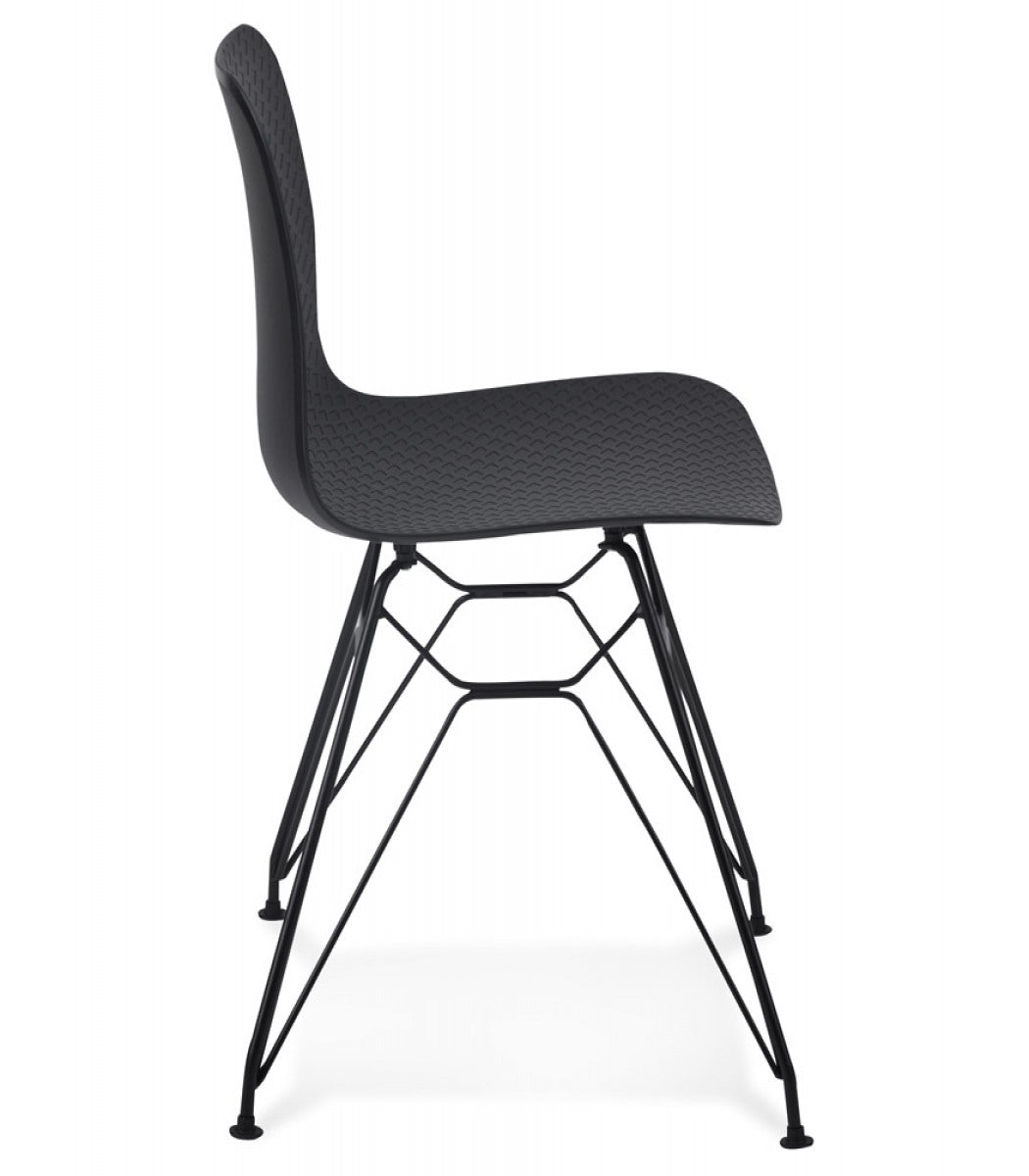 Chaise design 'GAUDY' noire style industriel avec pied en métal noir