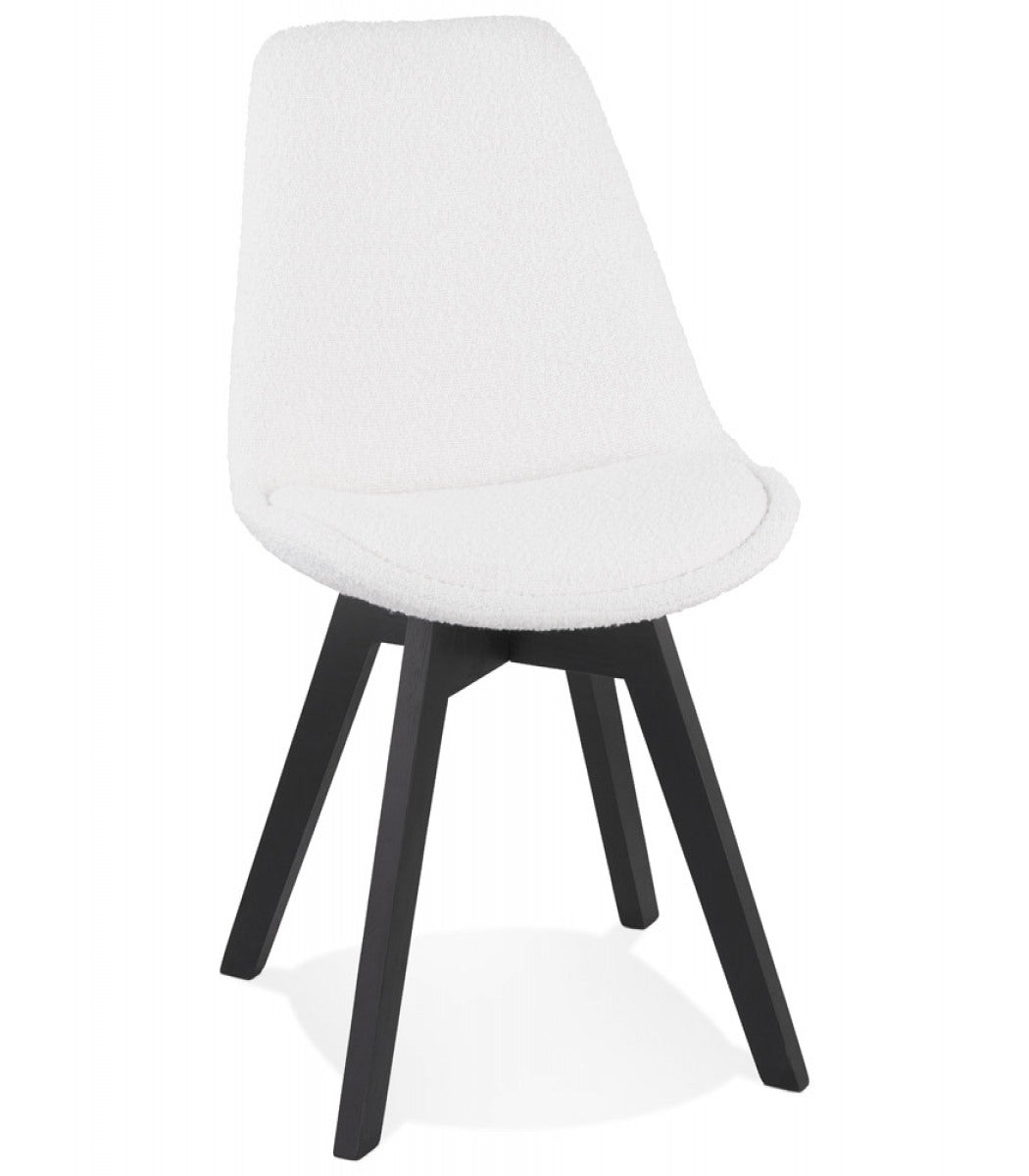 Chaise design 'LINETTE' en tissu bouloché blanc et pieds en bois noir