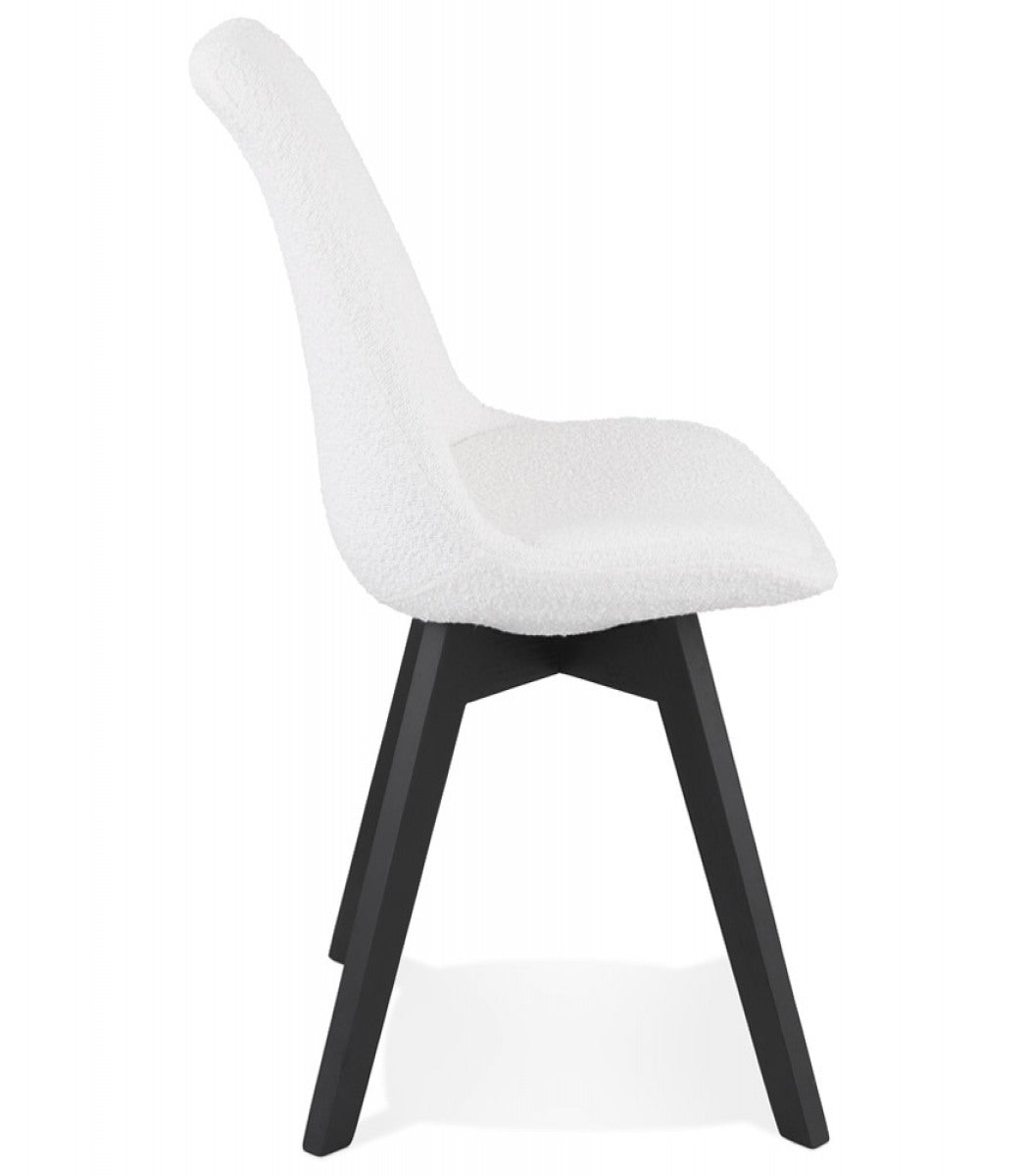 Chaise design 'LINETTE' en tissu bouloché blanc et pieds en bois noir
