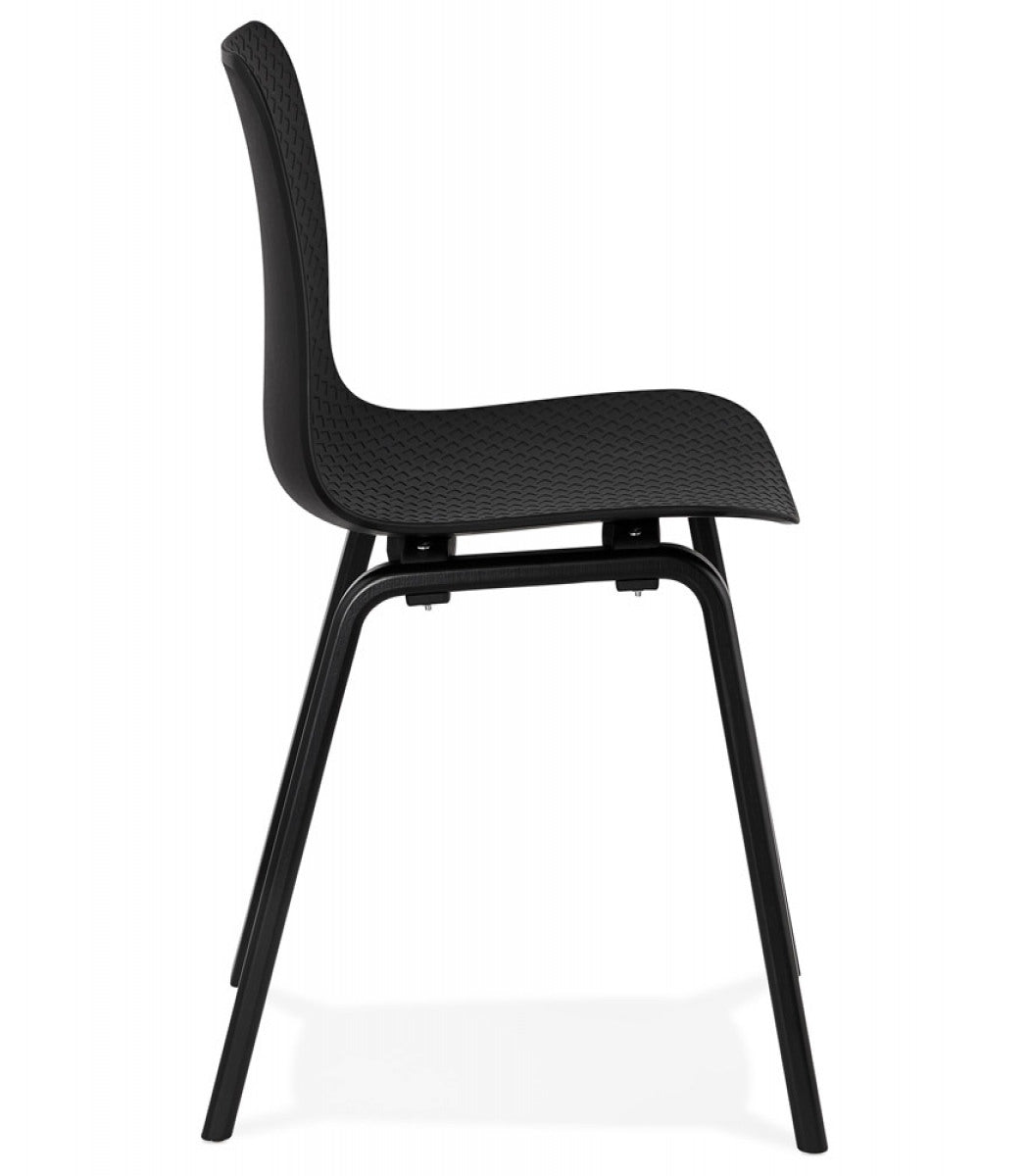 Chaise design 'PACIFIK' noire avec pieds en bois noir
