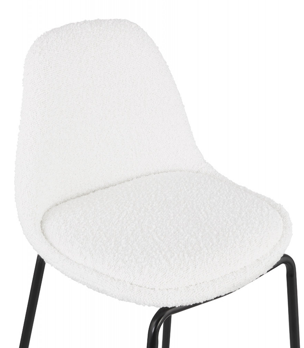 Tabouret snack mi-hauteur 'PLUMAR MINI' en tissu bouclé blanc et pied en métal noir
