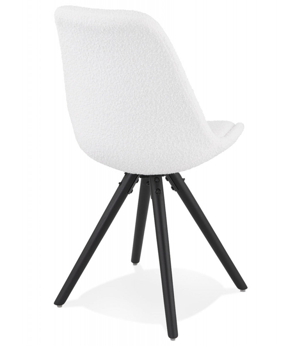 Chaise design 'VALENTINE' en tissu bouloché blanc et pieds en bois noir