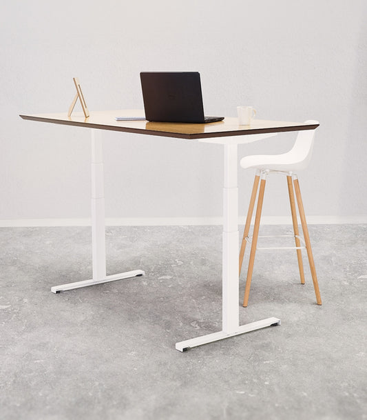 Bureau assis-debout électrique 'BIONIK'avec plateau en bois finition naturelle et pied en métal blanc - 150x70 cm