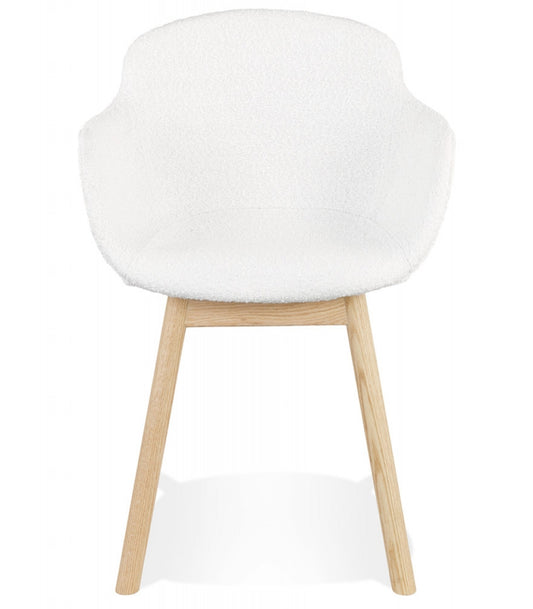 Chaise avec accoudoirs 'MOUTOU' en tissu mouton blanc et pieds en bois naturel