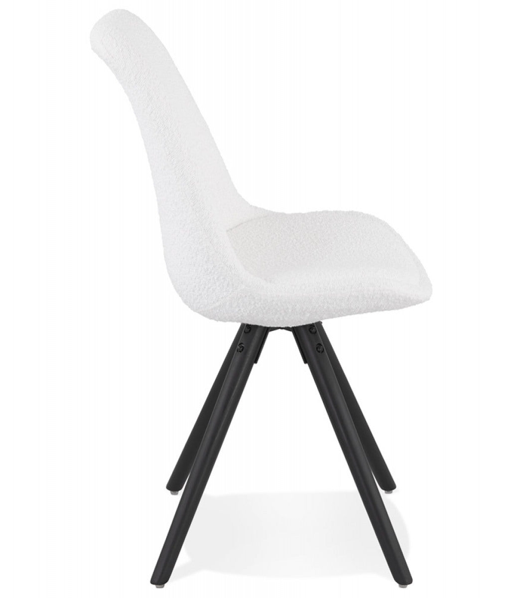 Chaise design 'VALENTINE' en tissu bouloché blanc et pieds en bois noir