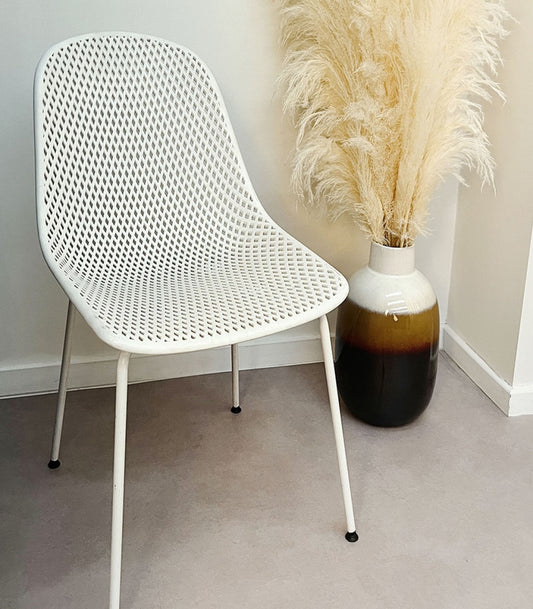 Chaise design perforée 'VIKY' blanche intérieure / extérieure
